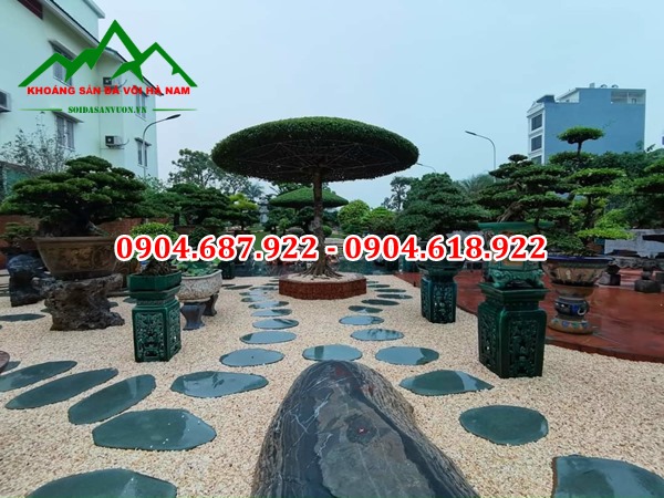 Đá xanh rêu trang trí sân vườn